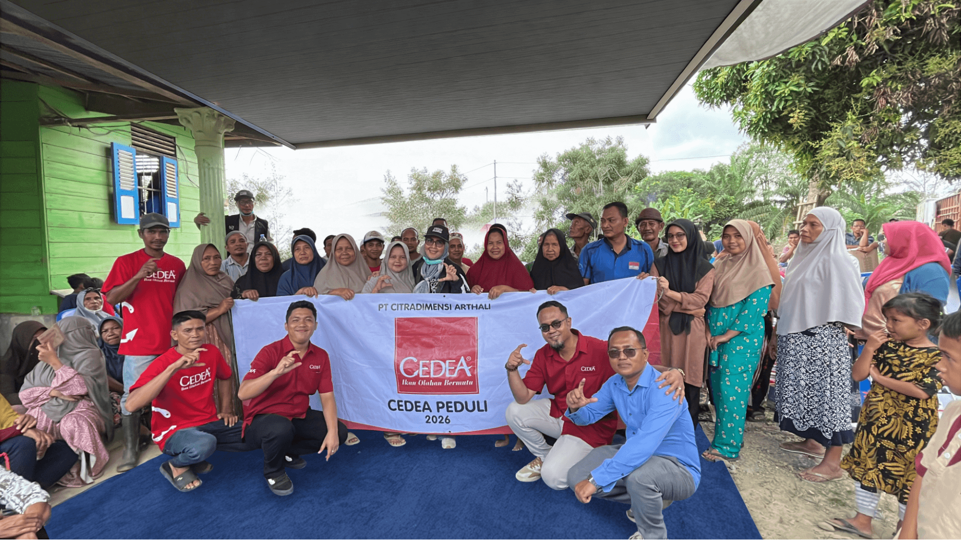 Tim Cedea Peduli menyalurkan bantuan kepada warga terdampak banjir bandang di Dusun Banai dan Dusun Pahlawan, Kabupaten Aceh Tamiang. Tim Cedea Peduli menyalurkan bantuan kepada warga terdampak banjir bandang di Dusun Banai dan Dusun Pahlawan, Kabupaten Aceh Tamiang.